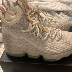 Lebron XV Ghost